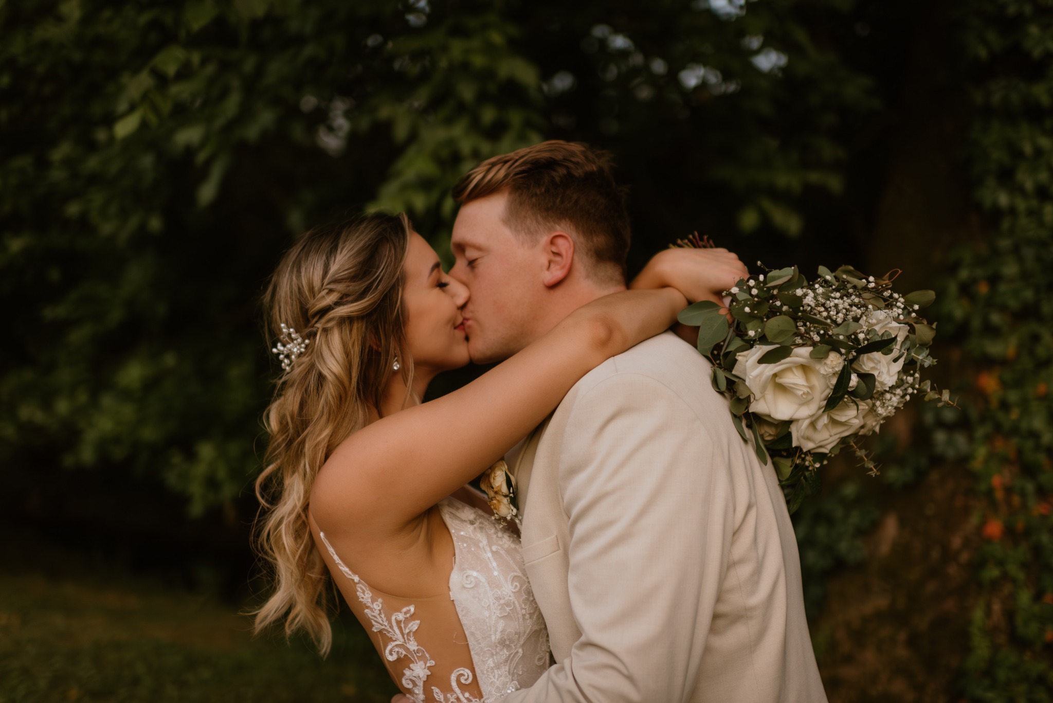 Couple photographed on the Grounds at Blue Spring Estate, photo 11